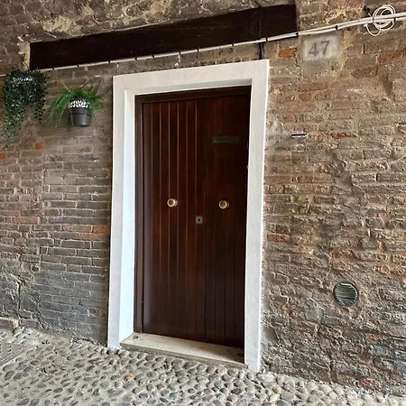 شقة Dimora Fontanese *